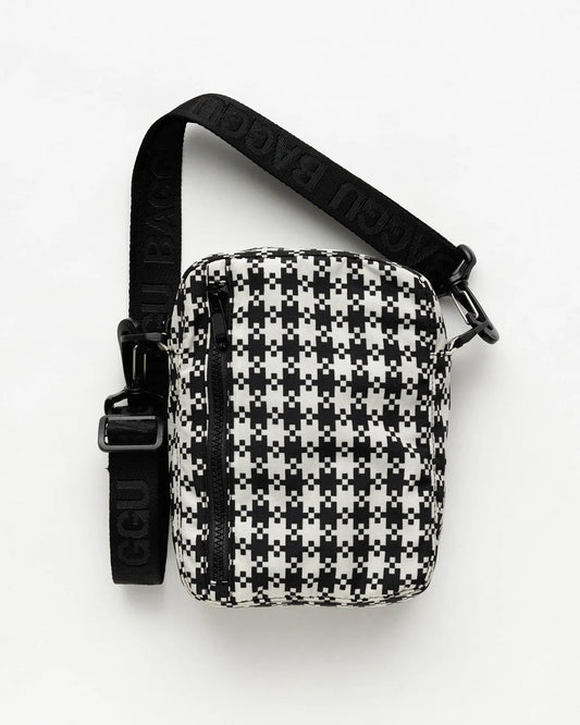 Baggu Sport Crossbody in Black White Pixel Gingham | Black and White Pixel Gingham