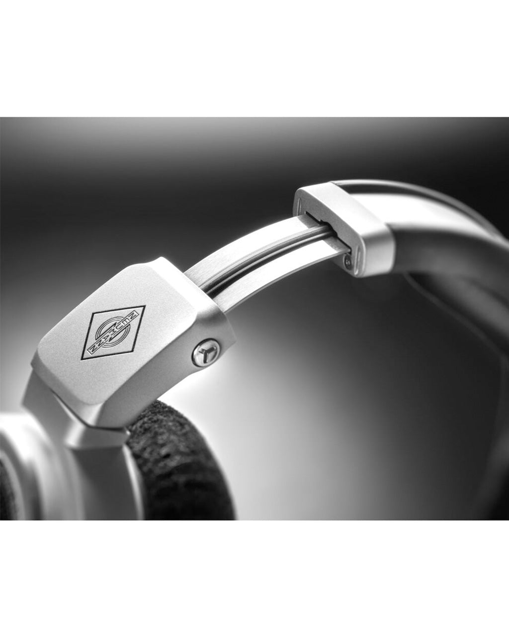 Neumann NHD 30 Premium Closed-Back Studio Headphones